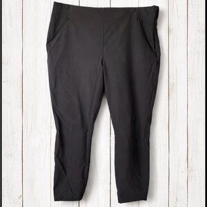 Woman’s Duluth Trading Co Black Ankle Pants